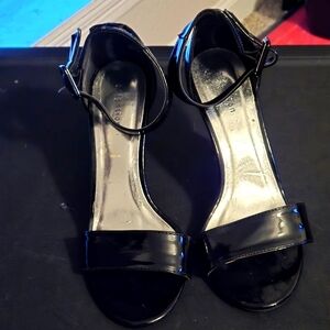Attention Strappy heels